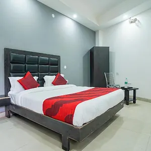 Red Snapper Couple Friendly At West Delhi 3*, New Delhi India